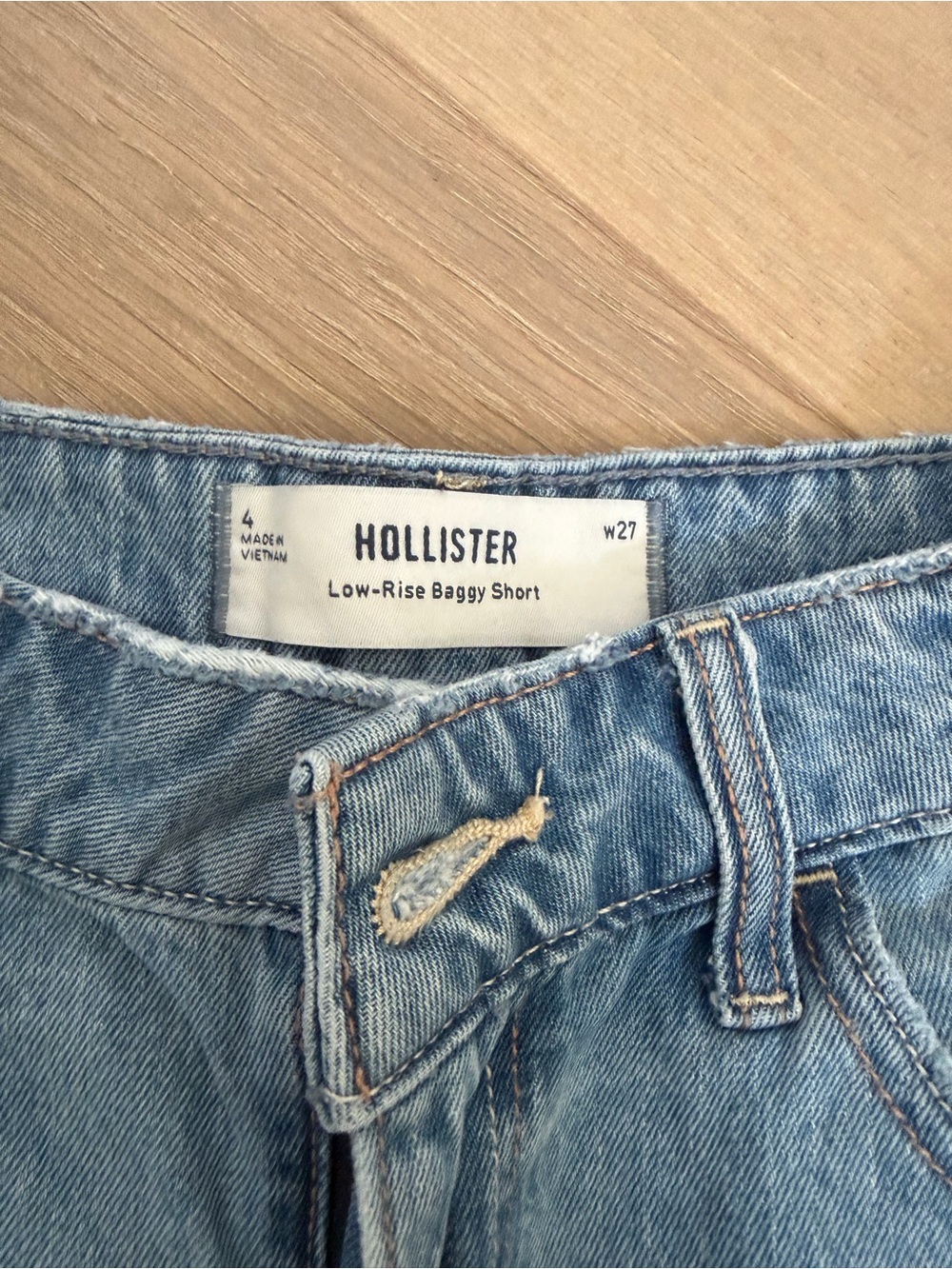 Hollister Low-Rise Baggy Short - Picture 2 of 3